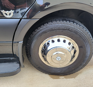 TONY'S ELITE MOBILE DETAILING expert cleaning & polishing black car’s exterior